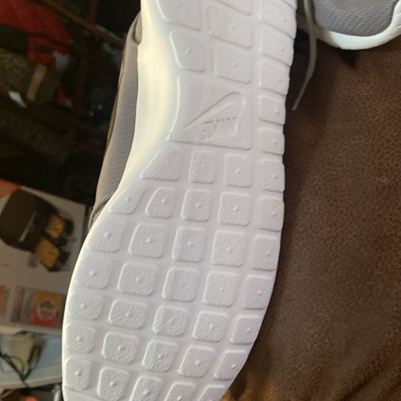 Nike - Picture 2 of 8